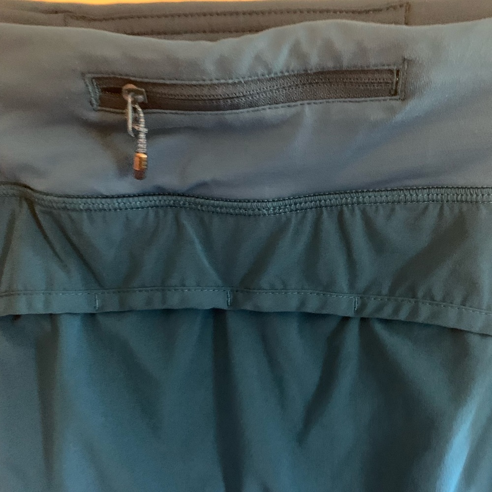 Lululemon skort - Picture 2 of 5